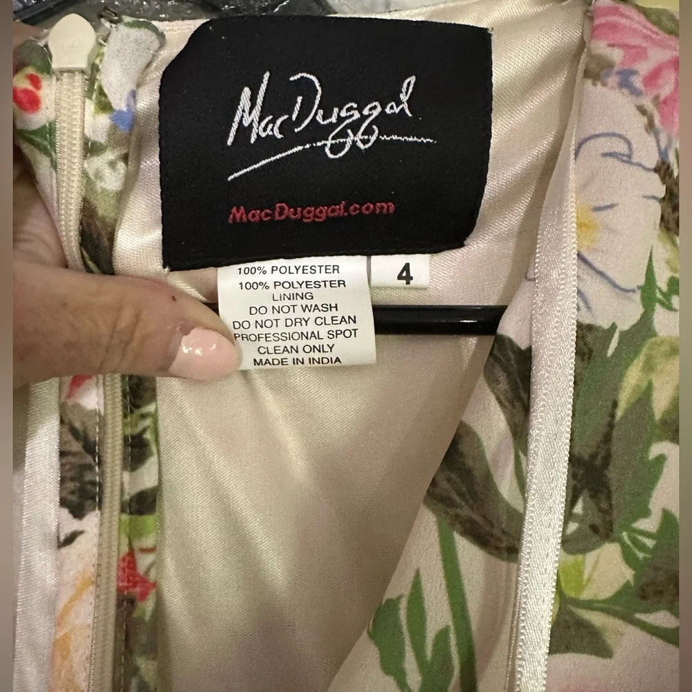 NWT MAC DUGGAL FLORAL V-NECK PLEATED MAXI DRESS Size 4 - Picture 15 of 15